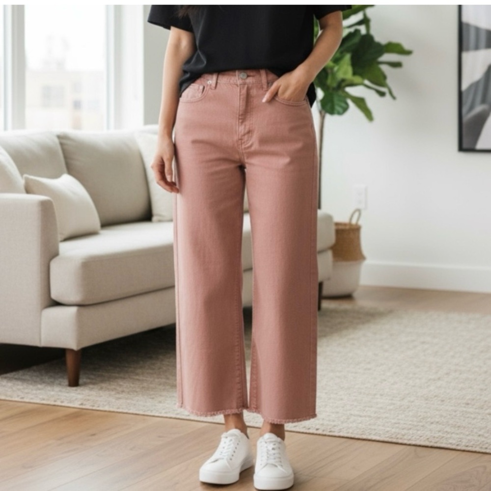 American Eagle pink cropped frayed hem jeans 8